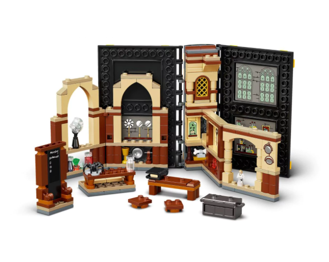 LEGO Harry Potter 76397 Hogwarts Moments: Defence Against The Dark Arts Class